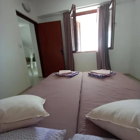 Rab - Adrijana & Aleksandra Apartment